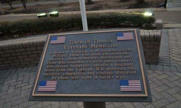 TOWN OF TUNICA VETERANS MEMORIAL DEDICATION PLAQUE