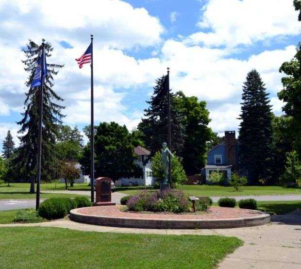 DOWAGIAC WAR VETERANS MEMORIAL FOUNTAIN