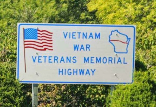 MANITOWOC VIETNAM WAR VETERANS MEMORIAL HIGHWAY MARKER