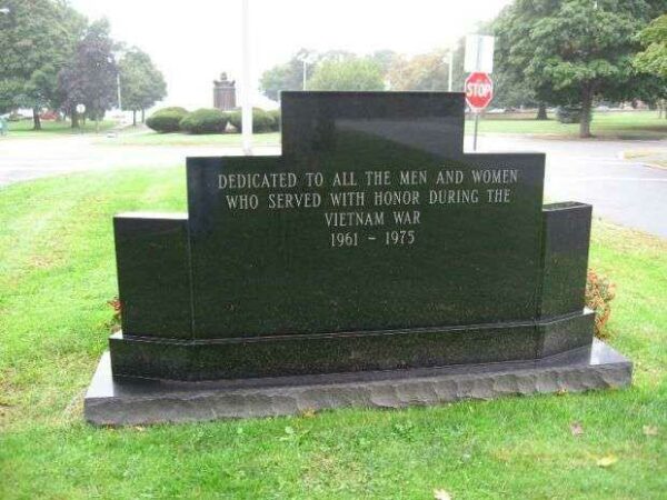 SWAMPSCOTT VIETNAM VETERANS HONOR ROLL MEMORIAL BACK