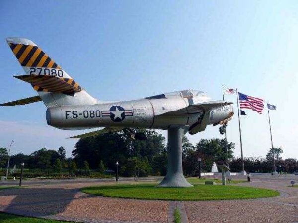 REPUBLIC F-84F THUNDERSTREAK MEMORIAL AIRCRAFT