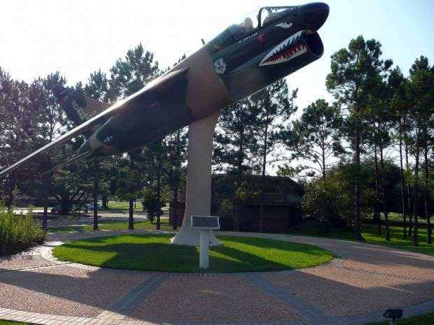 LTV AEROSPACE VOUGHT A-7D CORSAIR II MEMORIAL AIRCRAFT