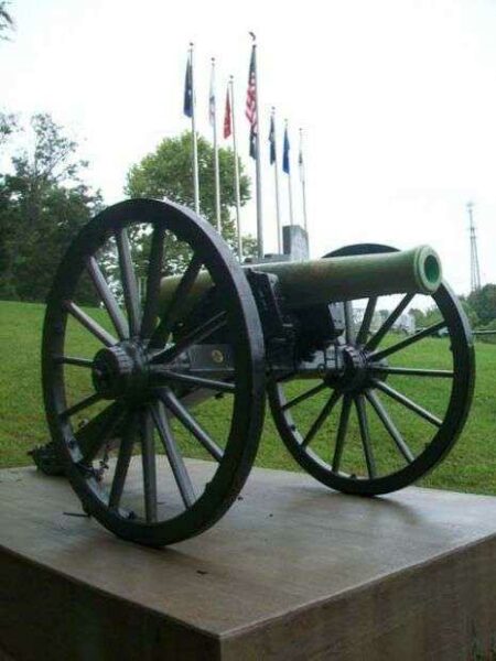 BOYD COUNTY WAR MEMORIAL CIVIL WAR CANNON