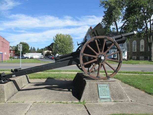 IN HONOR OF THOSE MARINES WAR MEMORIAL CANNON