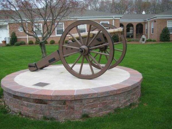 REVOLUTIONARY WAR 6PDR FIELD CANNON MEMORIAL