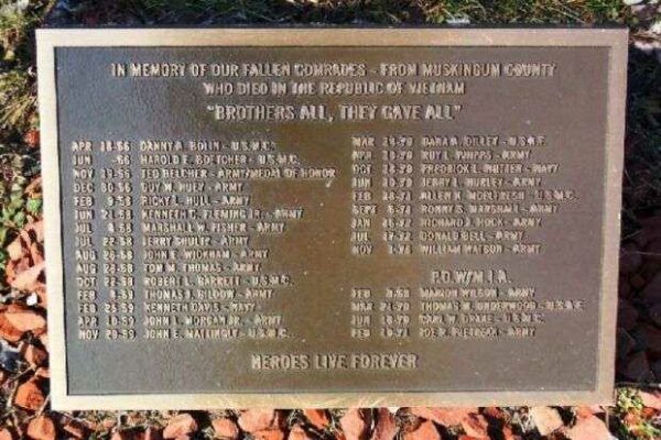 MUSKINGUM COUNTY VIETNAM WAR MEMORIAL PLAQUE A