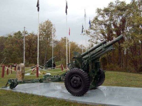 M101A1 105MM TOWED HOWITZER MEMORIAL CANNON