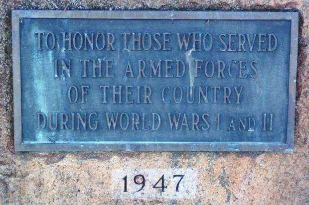 CARROLL WORLD WAR I AND II MEMORIAL