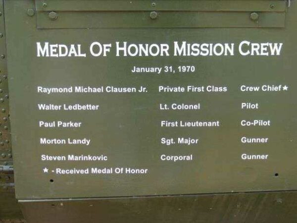 BOEING/VERTOL CH-46A/E SEA KNIGHT MEMORIAL HELICOPTER MEDAL OF HONOR CREW