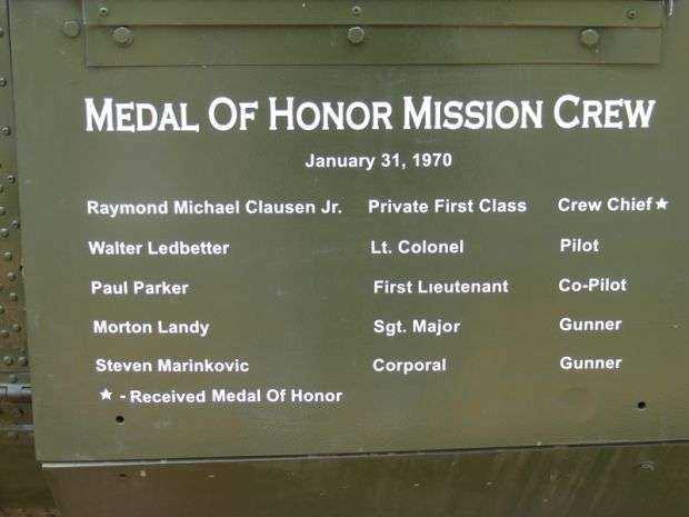 BOEING/VERTOL CH-46A/E SEA KNIGHT MEMORIAL HELICOPTER MEDAL OF HONOR CREW
