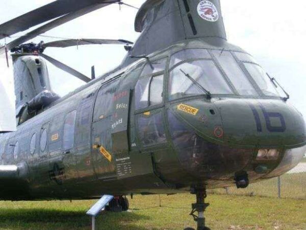 BOEING/VERTOL CH-46A/E SEA KNIGHT MEMORIAL HELICOPTER