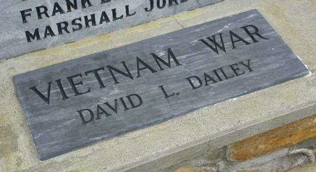 V.F.W. IN MEMORY OF OUR WAR DEAD MEMORIAL PLAQUE A