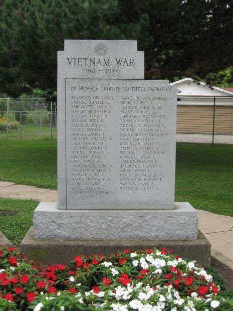 OSHKOSH WAR VETERANS MEMORIAL WALL C