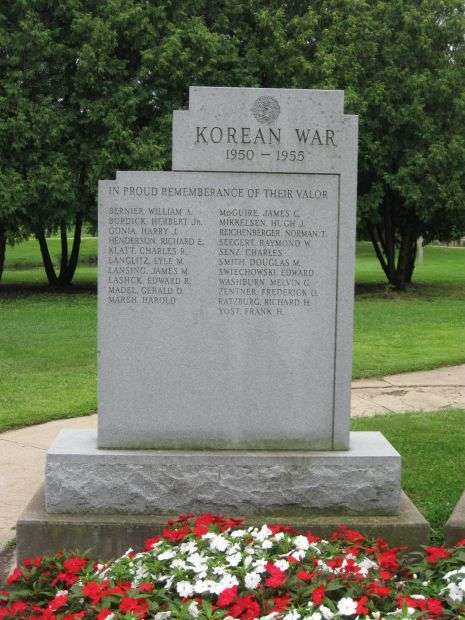 OSHKOSH WAR VETERANS MEMORIAL WALL B