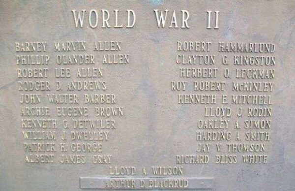 IN MEMORIAM LEST WE FORGET WAR MEMORIAL PLAQUE A