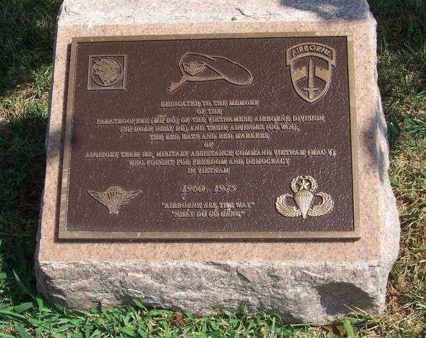 VIETNAMESE AIRBORNE DIVISION AND THEIR ADVISORS