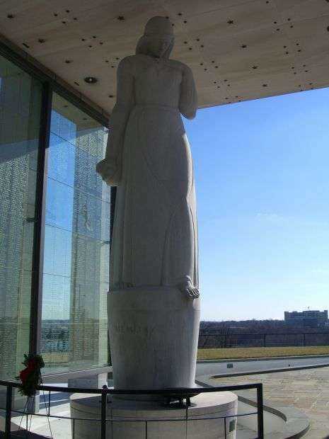 VIRGINIA WAR MEMORIAL STATUE OF MEMORY