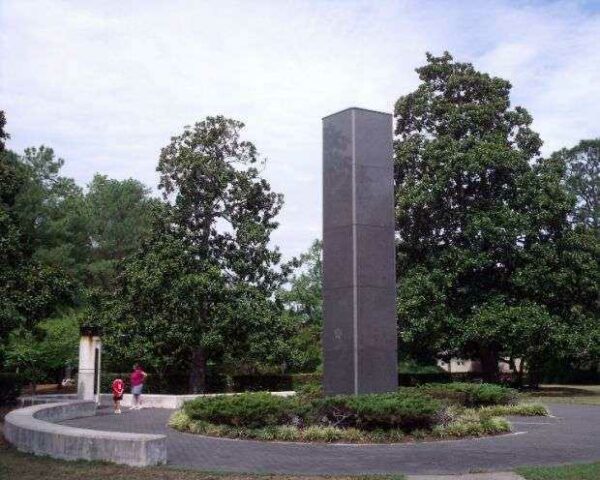 VIETNAM WAR MONUMENT PLAZA
