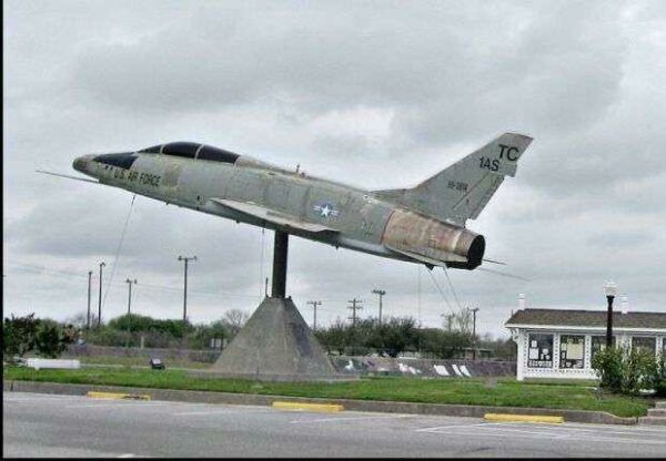 F-100F NORTH AMERICAN SUPER SABRE MEMORIAL AIRCRAFT