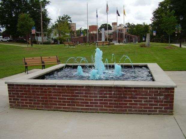 RONNIE EUGENE NORRIS REMEMBRANCE FOUNTAIN