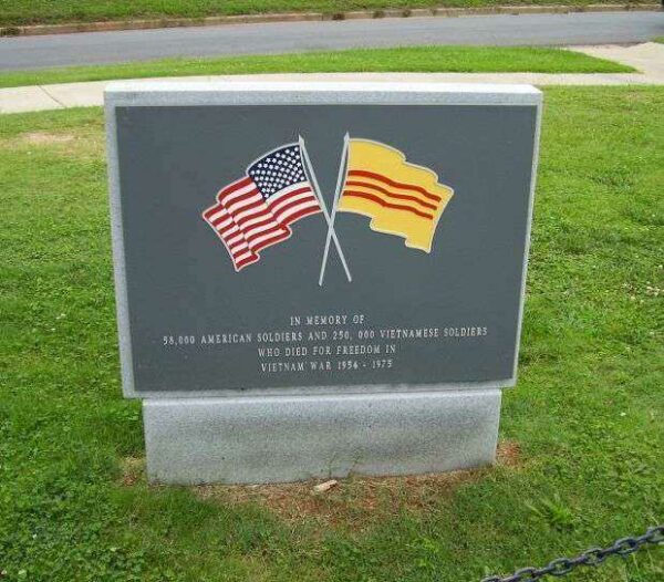 AMERICAN AND VIETNAMESE SOLDIERS WAR MEMORIAL