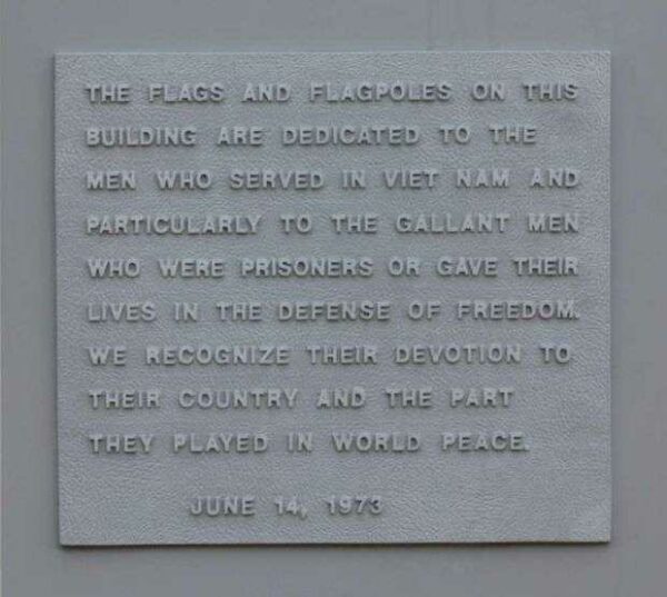 COLUMBIA VIETNAM VETERANS & POWS MEMORIAL FLAGPOLE PLAQUE
