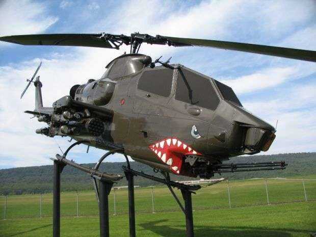 AH-1F BELL”COBRA” HELICOPTER MEMORIAL