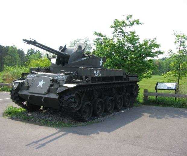 TWIN 40MM SELF-PROPELLED GUN, M42A1 DUSTER MEMORIAL