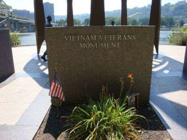 PITTSBURGH VIETNAM VETERANS MONUMENT ENTRANCE STONE