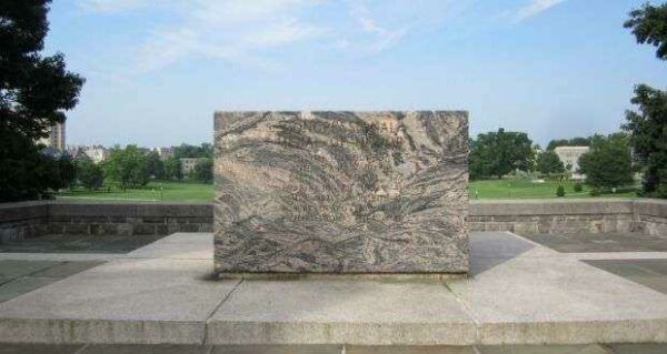 VIRGINIA TECH CONGRESSIONAL MEDAL OF HONOR CENOTAPH
