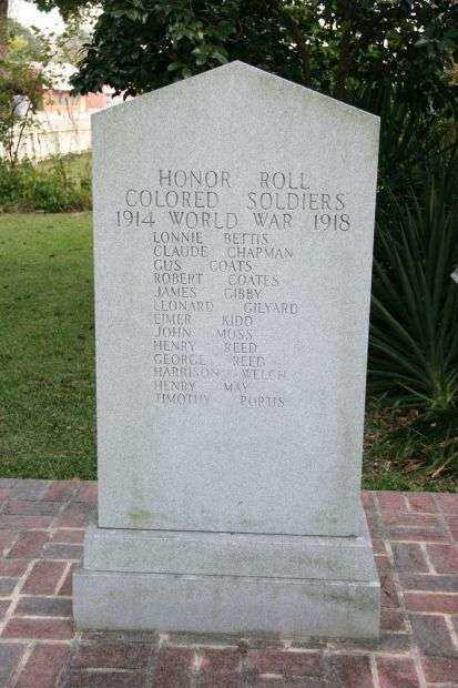 COLORED AND WHITE SOLDIERS OF WORLD WAR I MEMORIAL COLORED SOLDIERS SIDE