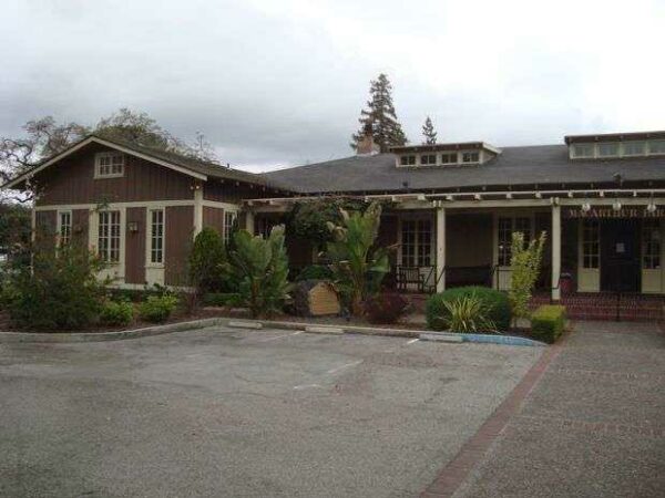 HOSTESS HOUSE WAR MEMORIAL BUILDING