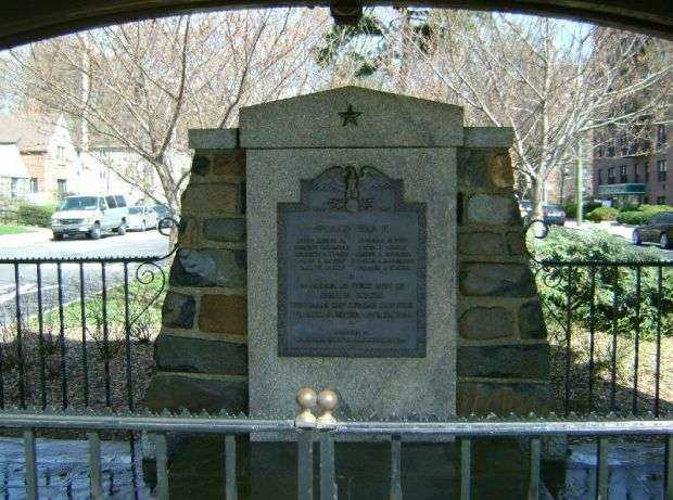 JAMAICA ESTATES WORLD WAR II MEMORIAL