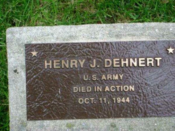 HENRY J. DEHNERT WAR MEMORIAL TREE PLAQUE