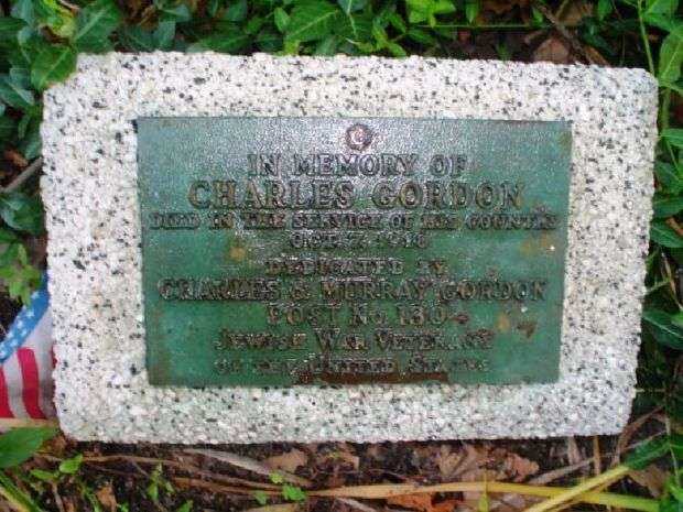 MURRY GORDON WAR MEMORIAL PLAQUE