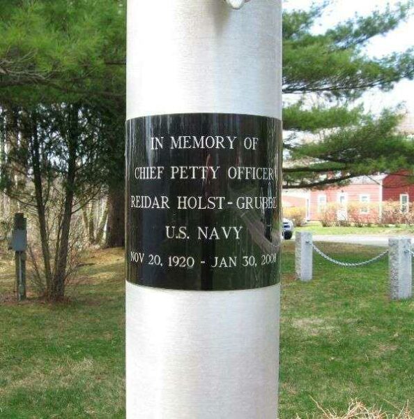 CHIEF PETTY OFFICER REIDAR HOLST-GRUBBE MEMORIAL FLAGPOLE PLAQUE