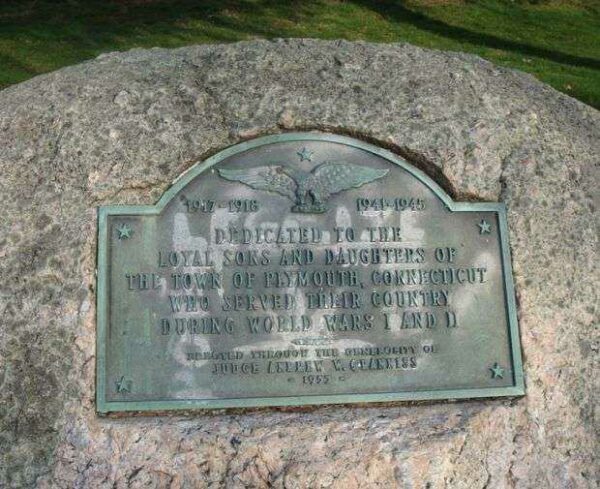 PLYMOUTH WORLD WAR I AND WORLD WAR II MEMORIAL