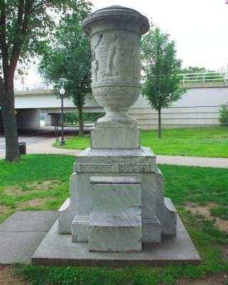 CUBA FRIENDSHIP URN MEMORIAL