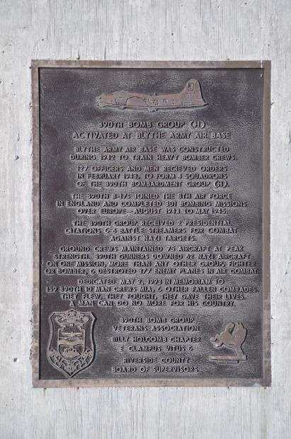 390TH BOMB GROUP WAR MEMORIAL PLAQUE
