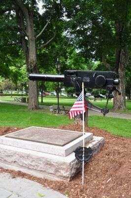 FRANKLIN SPANISH AMERICAN WAR MEMORIAL AND CANNON