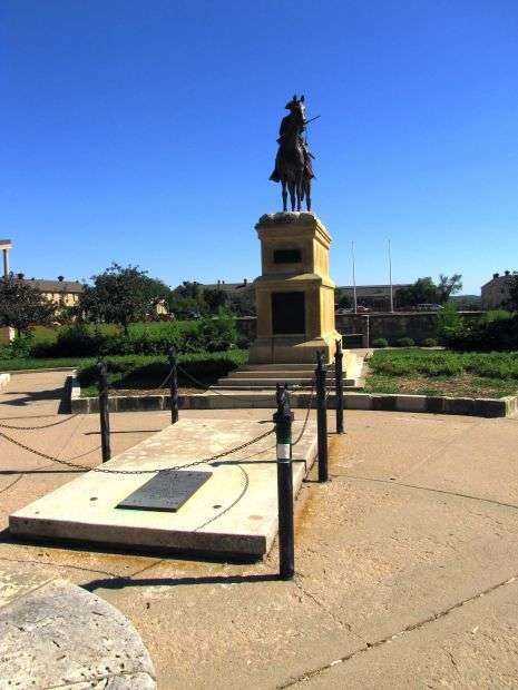 UNITED STATES CAVALRY MEMORIAL FRONT