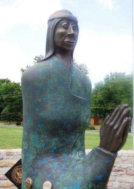 WAR MOTHERS MEMORIAL SCULPTURE