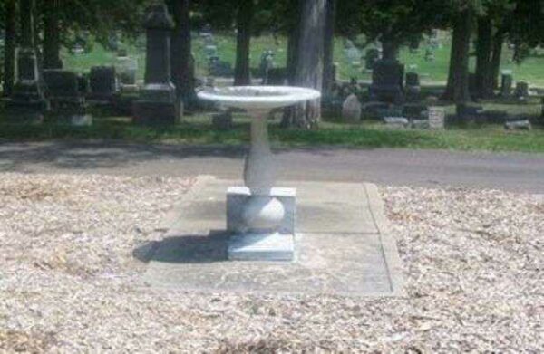 G.A.R. WAR MEMORIAL FOUNTAIN