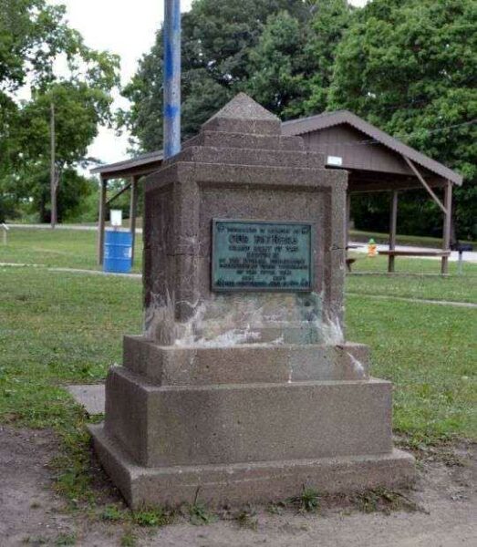 HUNTINGTON G.A.R. CIVIL WAR MEMORIAL
