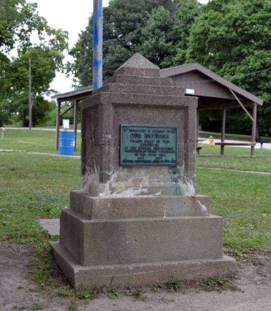 HUNTINGTON G.A.R. CIVIL WAR MEMORIAL