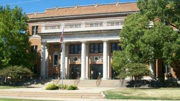 SALINE COUNTY VETERANS MEMORIAL HALL