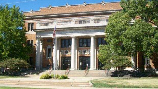 SALINE COUNTY VETERANS MEMORIAL HALL