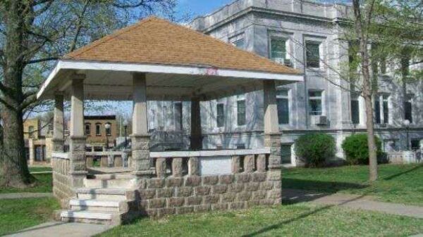 DADE COUNTY WORLD WAR I MEMORIAL PAVILION