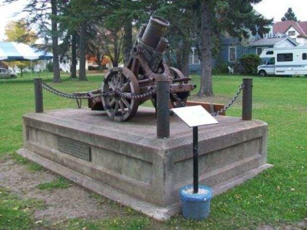 250MM CAPTURED GERMAN MINENWERFER HOWITZER MEMORIAL