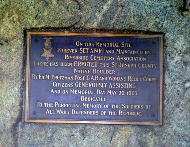 RIVERSIDE CEMETERY SOLDIERS OF ALL WARS MEMORIAL PLAQUE